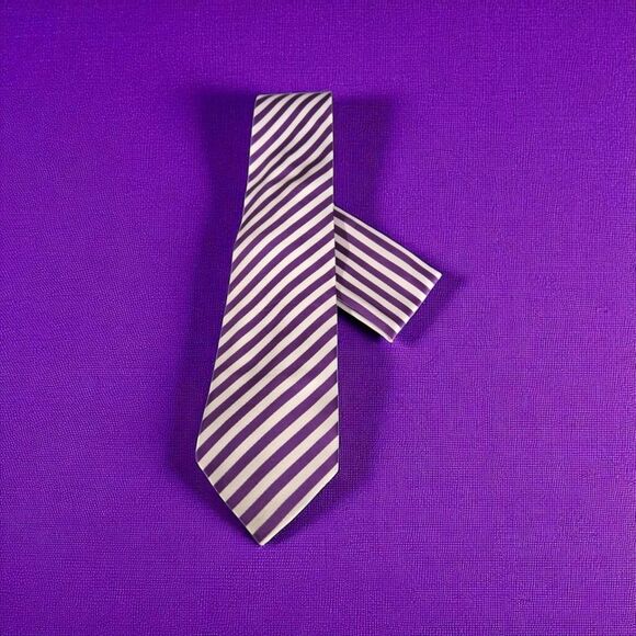 ST. PATRICK MENS PURPLE/WHITE THIN  DIAGONAL STRIPE TIE AND POCKET SQUARE SET. - Picture 1 of 4